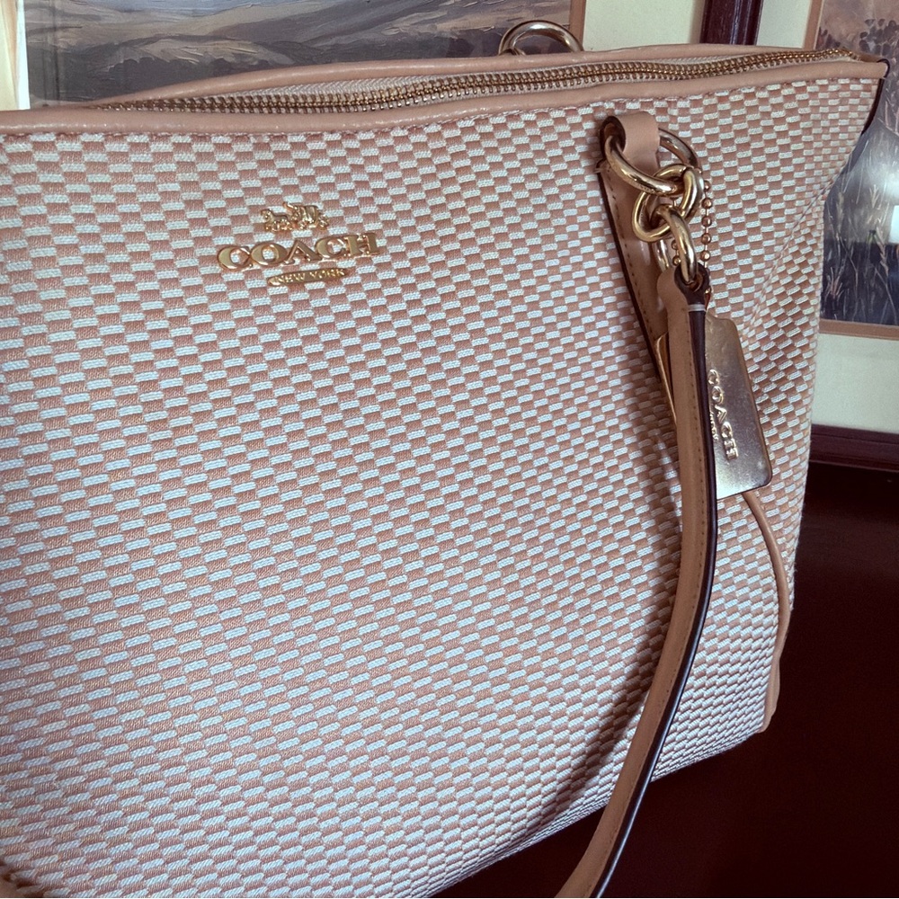 Coach Ava Tote - Picture 2 of 8